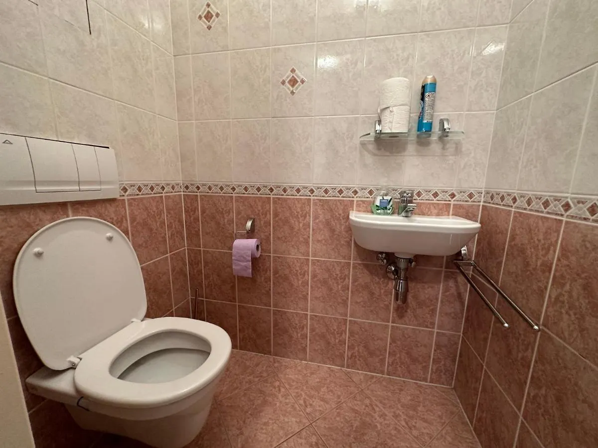 Apartment Feelhome-Prater-Ausblick-Terrasse-6 Gaeste-Wifi-Smart Tv Vienna