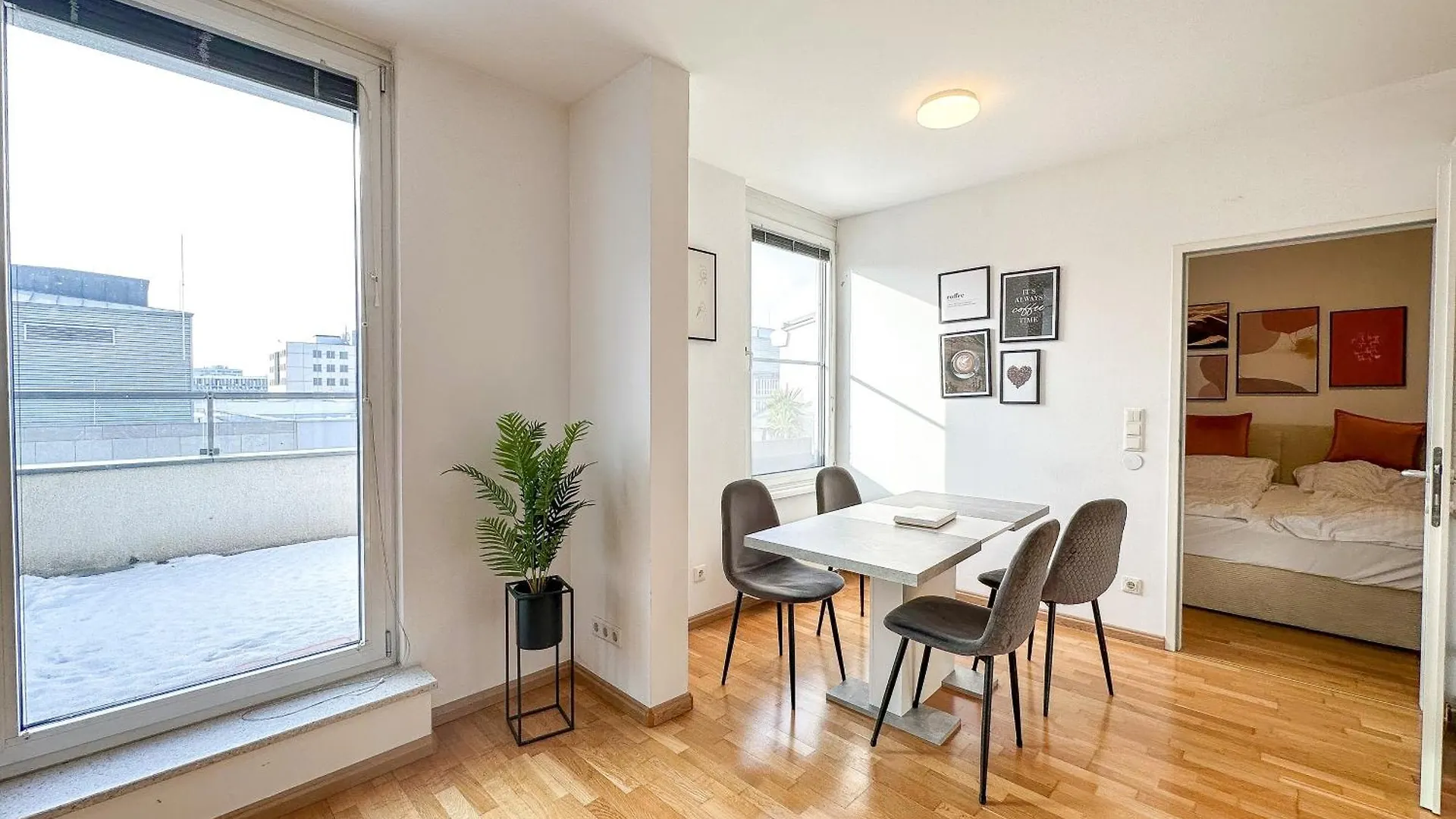 Feelhome-Prater-Ausblick-Terrasse-6 Gaeste-Wifi-Smart Tv Vienna Austria