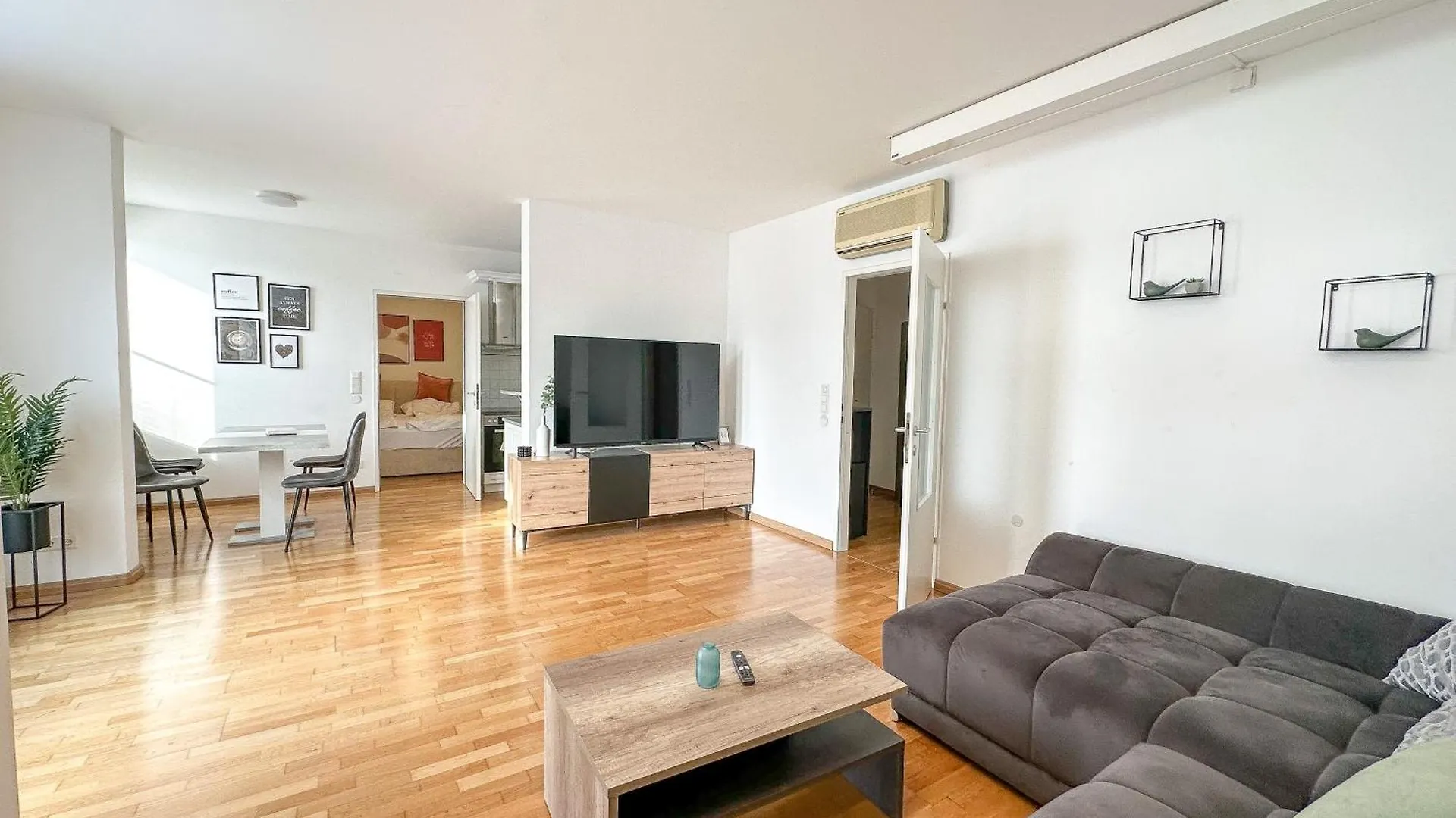 Feelhome-Prater-Ausblick-Terrasse-6 Gaeste-Wifi-Smart Tv Vienna Austria