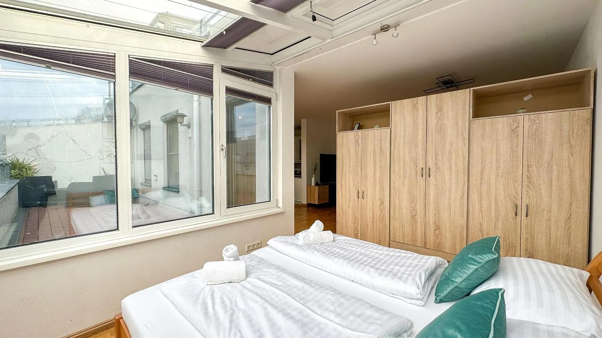 Feelhome-Prater-Ausblick-Terrasse-6 Gaeste-Wifi-Smart Tv Βιέννη
