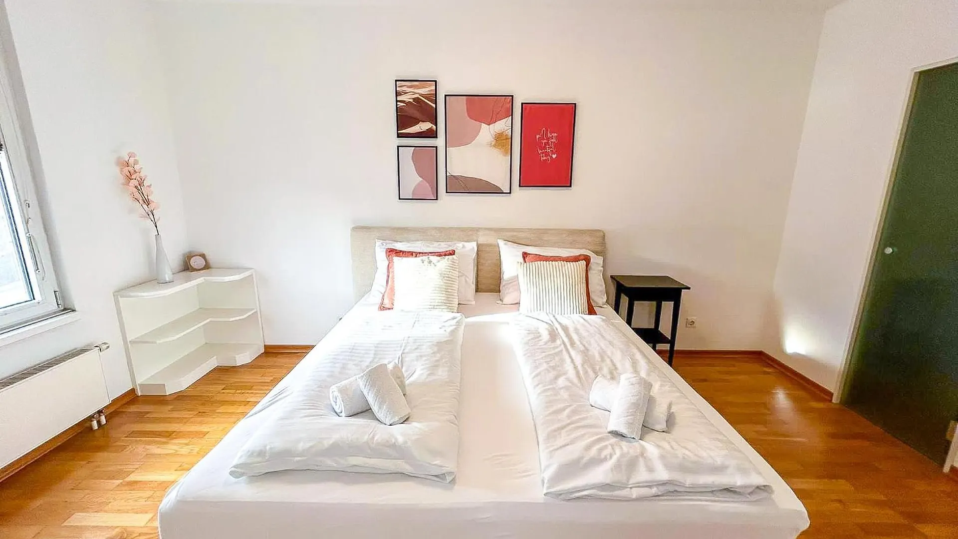 Feelhome-Prater-Ausblick-Terrasse-6 Gaeste-Wifi-Smart Tv contacts