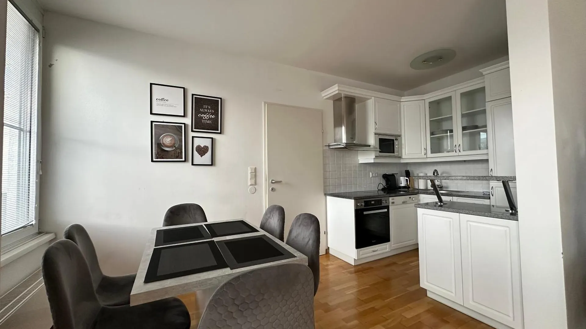 Apartment Feelhome-Prater-Ausblick-Terrasse-6 Gaeste-Wifi-Smart Tv Vienna