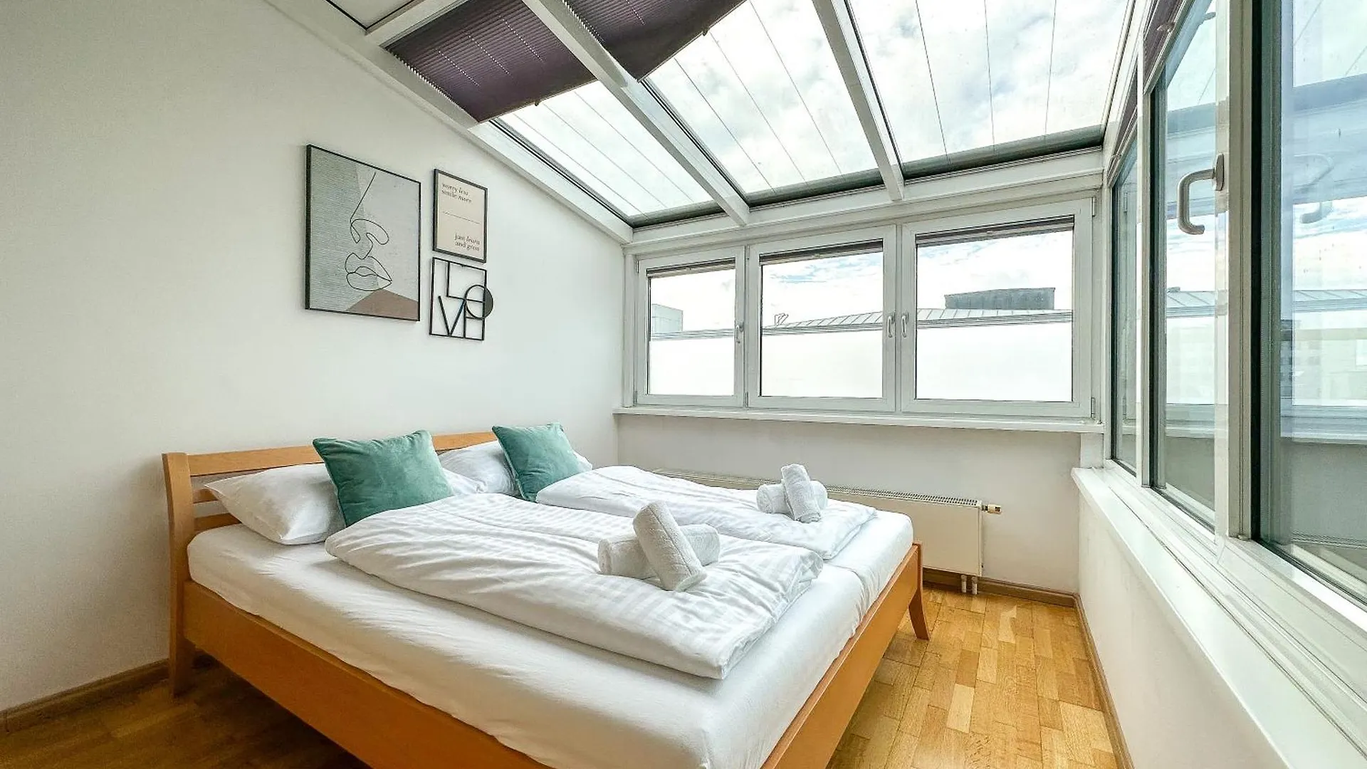 Feelhome-Prater-Ausblick-Terrasse-6 Gaeste-Wifi-Smart Tv Viena 0*,  Austria