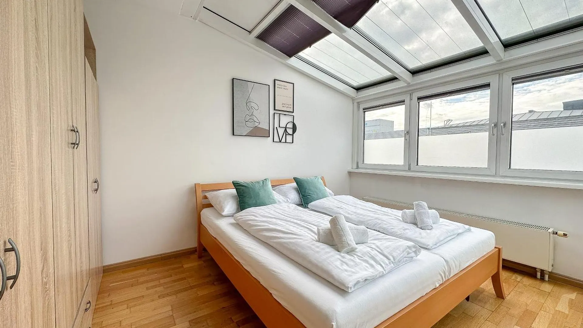 Apartament Feelhome-Prater-Ausblick-Terrasse-6 Gaeste-Wifi-Smart Tv Viena